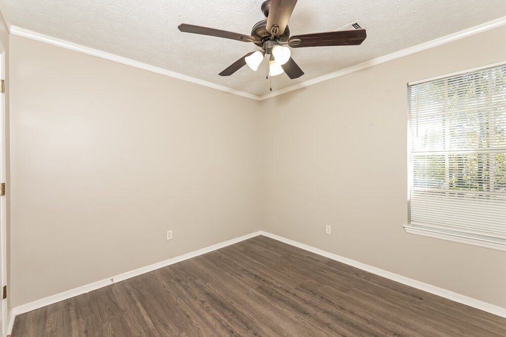 Building Photo - 700 Ashton Ln