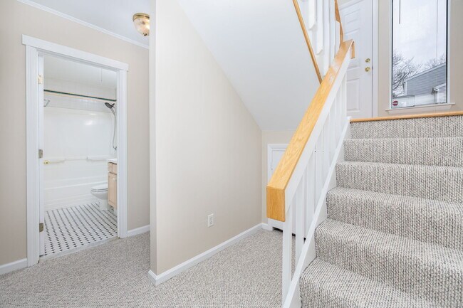 Building Photo - 16 Springdale Rd