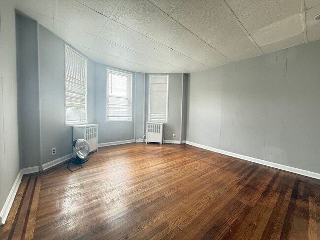 Building Photo - 2604 Hamilton Ave
