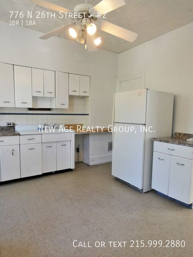 Building Photo - Bi-level apartment near the Art Museum!