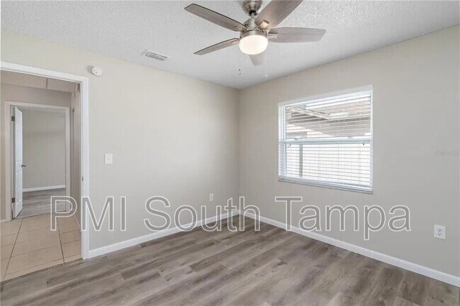 Building Photo - 1020 Pine Ridge Cir