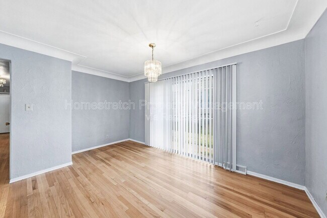 Building Photo - 2301 Belleview Ave