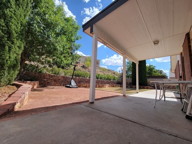 Building Photo - 6592 Dakota Ridge Dr
