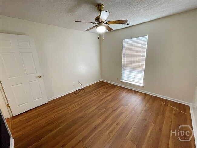 Building Photo - 102 Cormorant Way