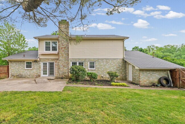 Building Photo - 132 Windsor Dr