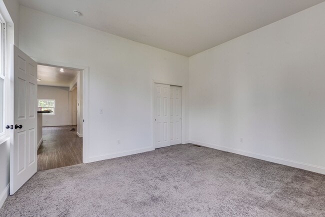 Building Photo - 19 Allen St