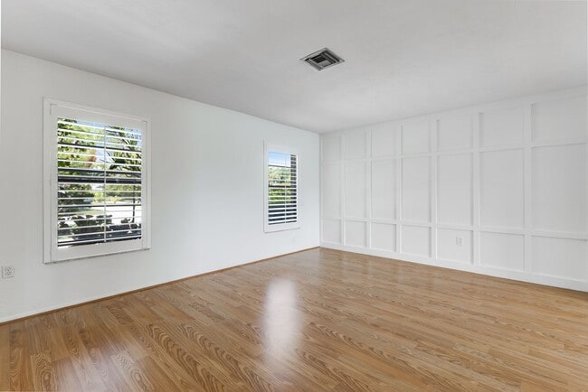 Building Photo - ** LAKEWOOD ** 3 BED / 2 BATH / GARAGE - SINGLE FAMILY HOME - GREAT LOCATION! - PET OK - ANNUAL R...