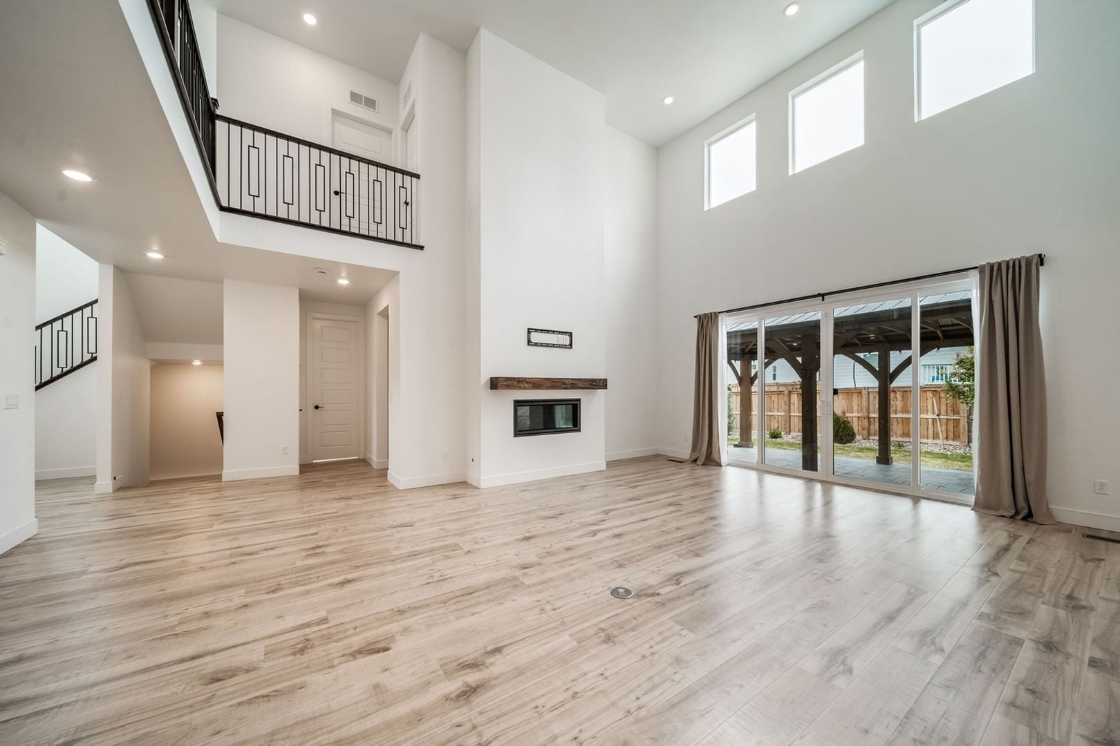 Building Photo - 16596 Dry Cp Dr