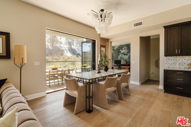 Building Photo - 12765 Bluff Creek Dr
