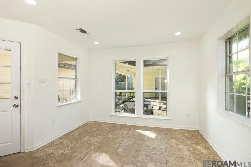 Building Photo - 17614 Sugar Mill Ave