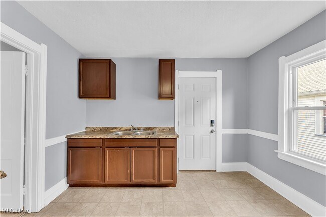 Building Photo - 2115 Dowd Ave