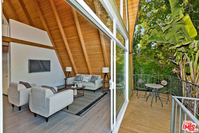 Building Photo - 3237 Kelton Ave