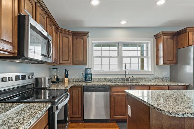 Building Photo - 11 Defelice Rd