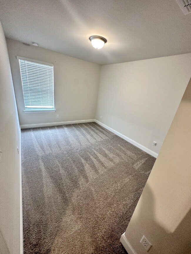 Building Photo - 304 Cheval Dr
