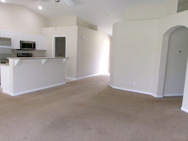 Building Photo - Convenient 3/2/2 to Pine Island and Del Prado