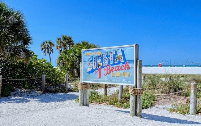 Building Photo - 1738 Siesta Dr