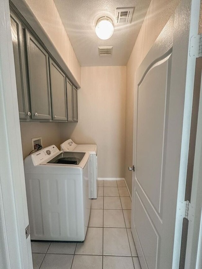 Building Photo - IMMACULATE REMODLED 2 STORY HOME IN HENDERSON GATED COMMUNITY!!!!