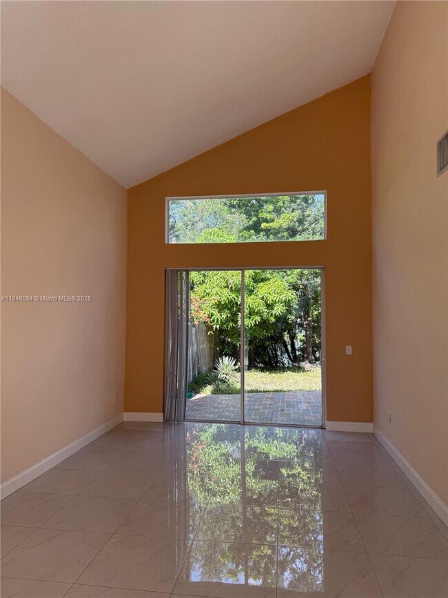 Building Photo - 315 NW 153rd Ave