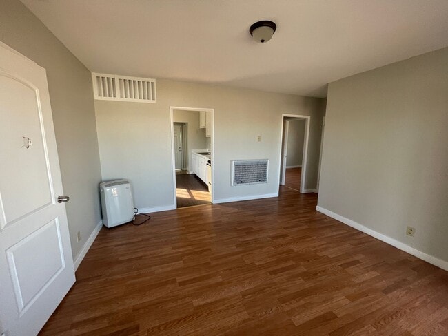 Building Photo - 6 Idaho Way