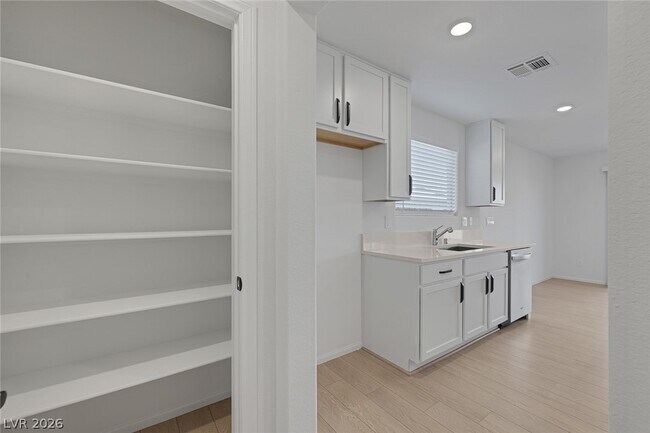 Building Photo - 9514 Wayfarer Seek Ct