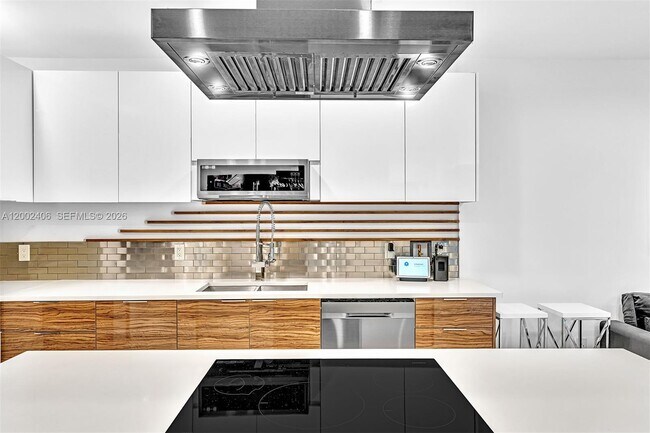 Building Photo - 1002 10th St