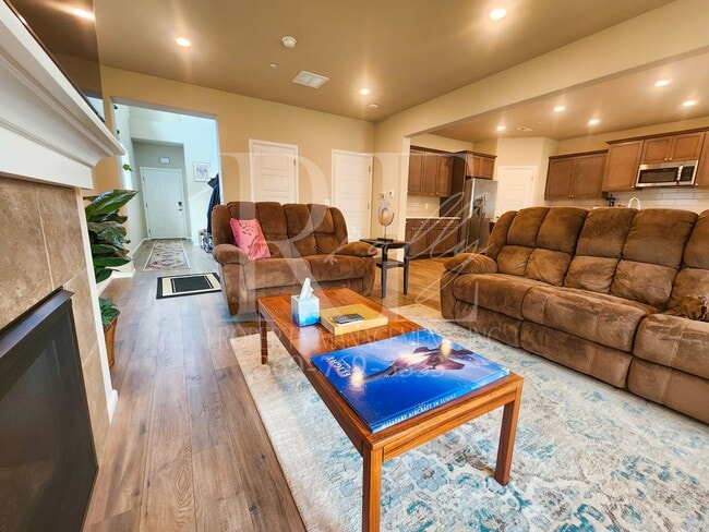 Building Photo - Extra Large Premium Built 4bd