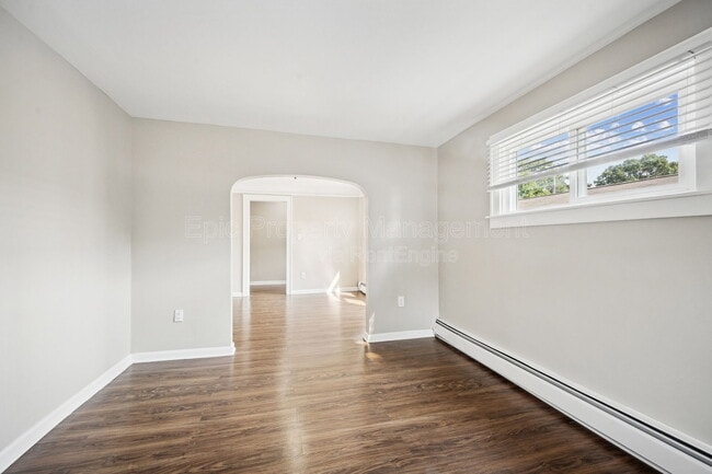 Building Photo - 1029 E Granet Ave
