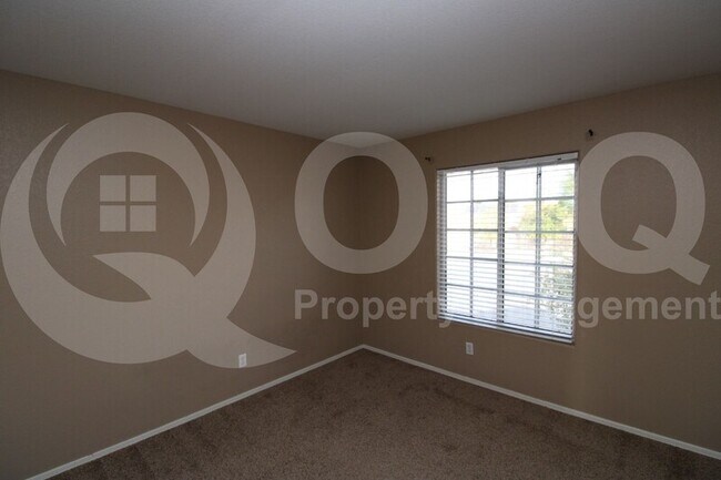 Building Photo - 1450 South Villas Court
