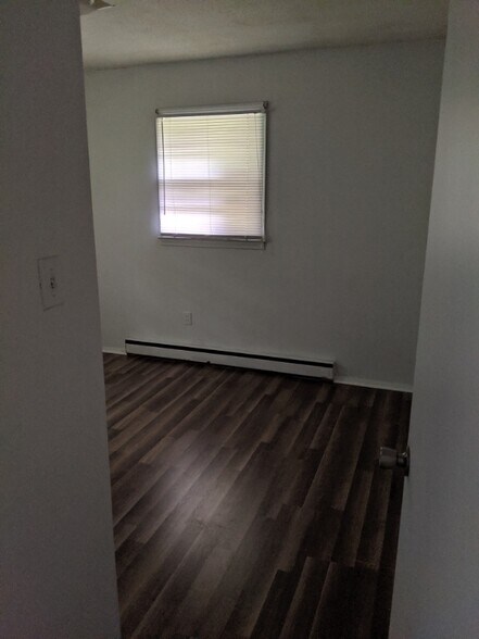 Building Photo - 105 Leona Dr