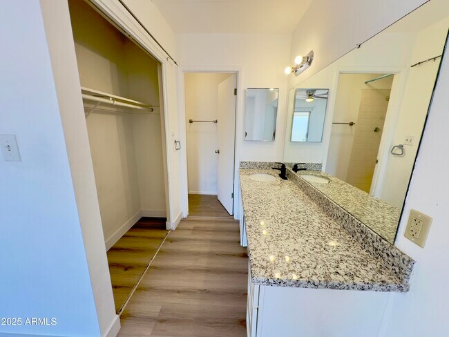 Building Photo - 1021 W Mission Ln