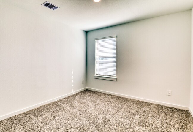 Building Photo - 3022 La Latina Dr