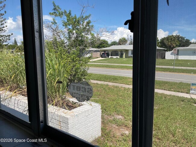 Building Photo - 753 Bianca Dr NE