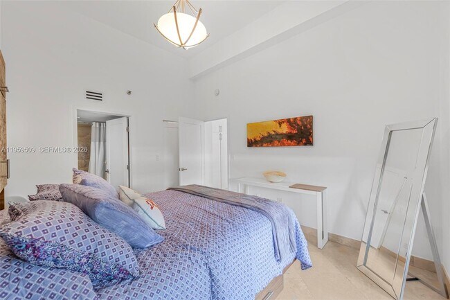 Building Photo - 540 Brickell Key Dr