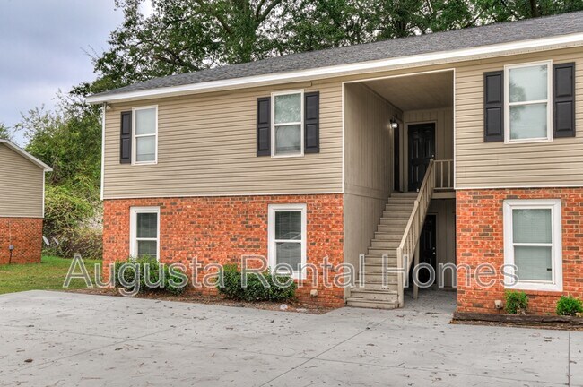 Building Photo - 152 Conifer Dr