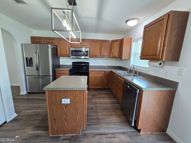 Building Photo - 110 Pine Bluff Blvd W