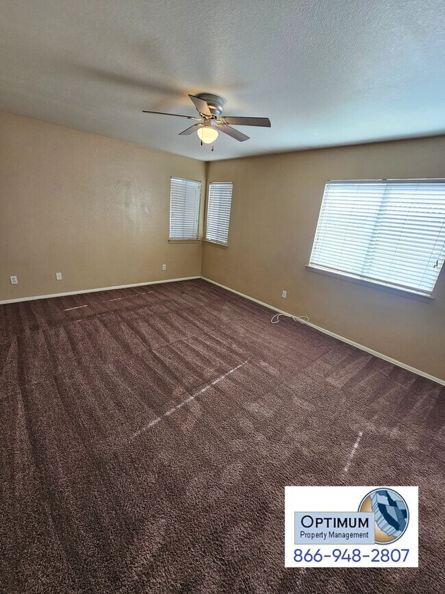 Building Photo - Spacious 6 bedroom , 3 bathroom home with downstairs bedroom and bath
