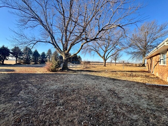 Building Photo - 4 bed, 2 bath acreage in Pickrell area