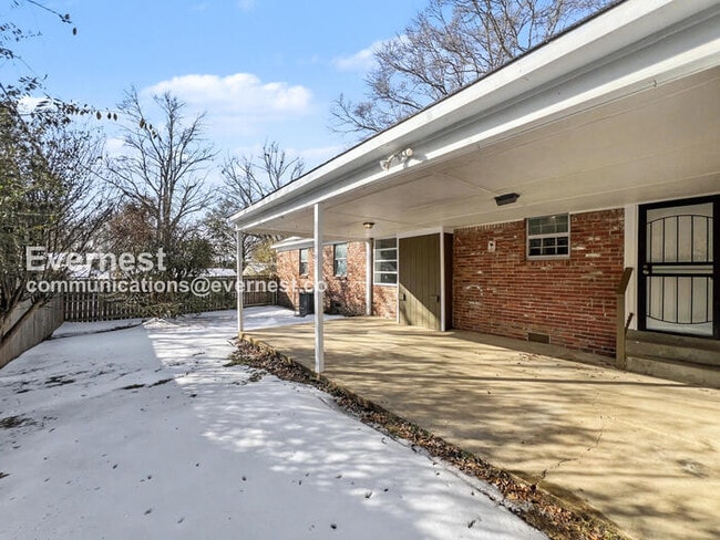 Building Photo - 3484 Naylor Dr