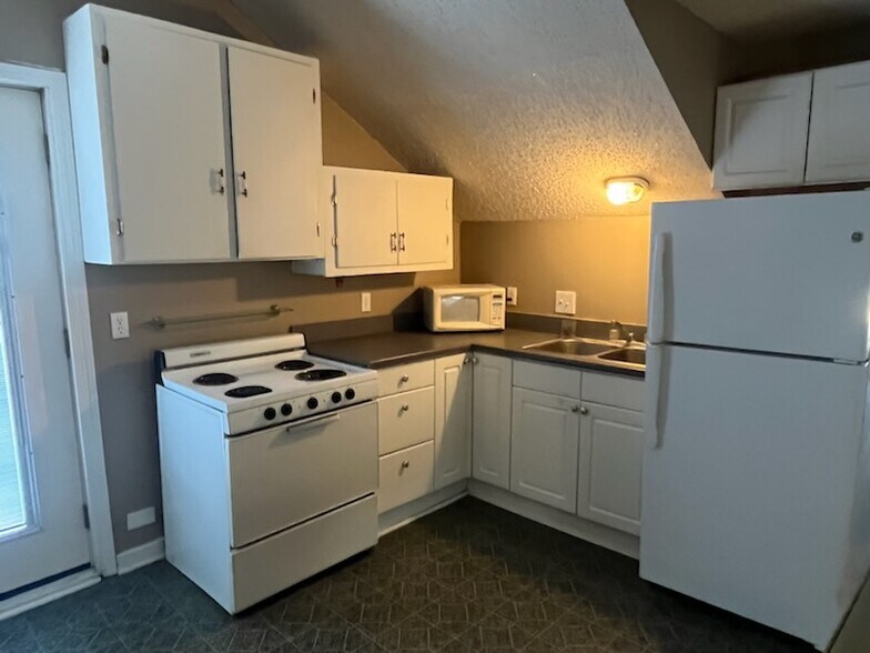 Primary Photo - 318 S Bailey St