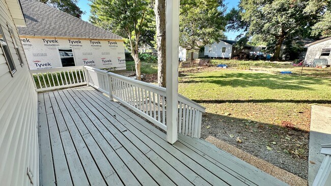 Building Photo - 413 Trist Pl