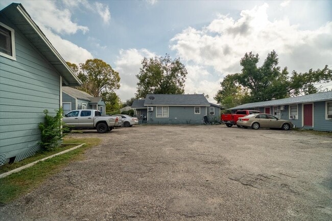 Building Photo - 13928 Bandera St