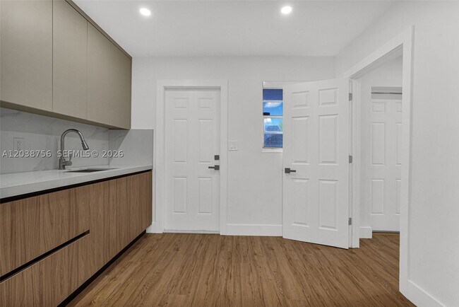 Building Photo - 8201 SW 42nd St