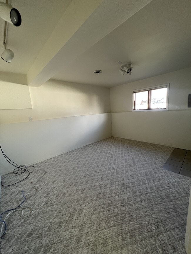 Building Photo - 454 Paxon St