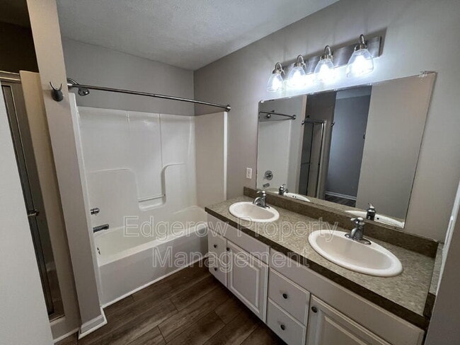 Building Photo - 3607 Deeprose Dr SE