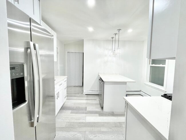 Building Photo - 22 Clinton St