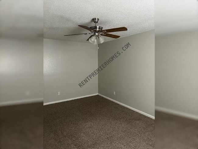 Building Photo - 10801 Excalibur Dr