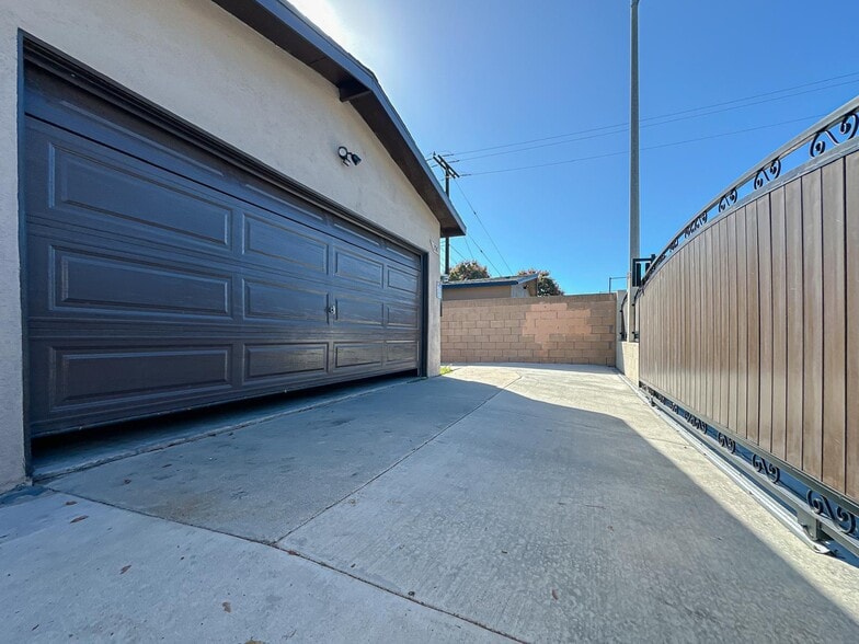 Building Photo - 158 W Del Amo Blvd