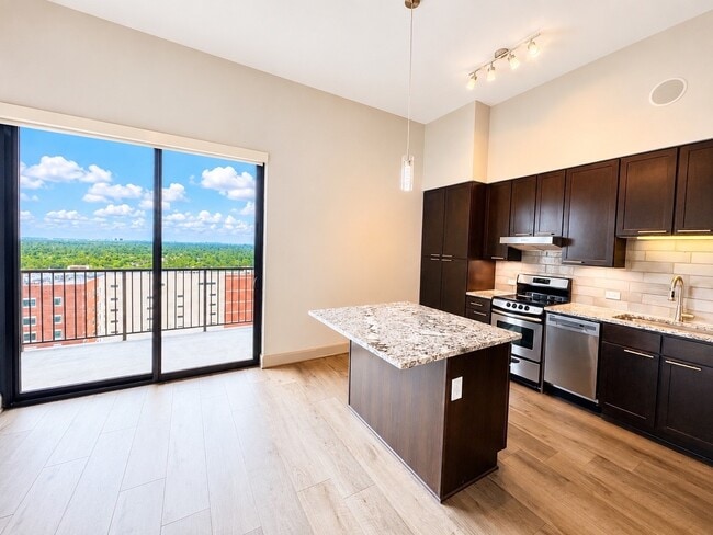 Building Photo - 9787 Katy Fwy