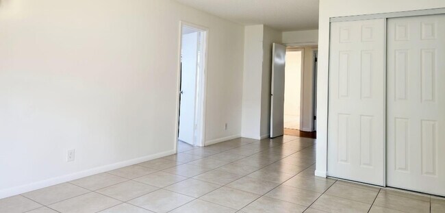 Building Photo - 10188 SW 53rd Ct