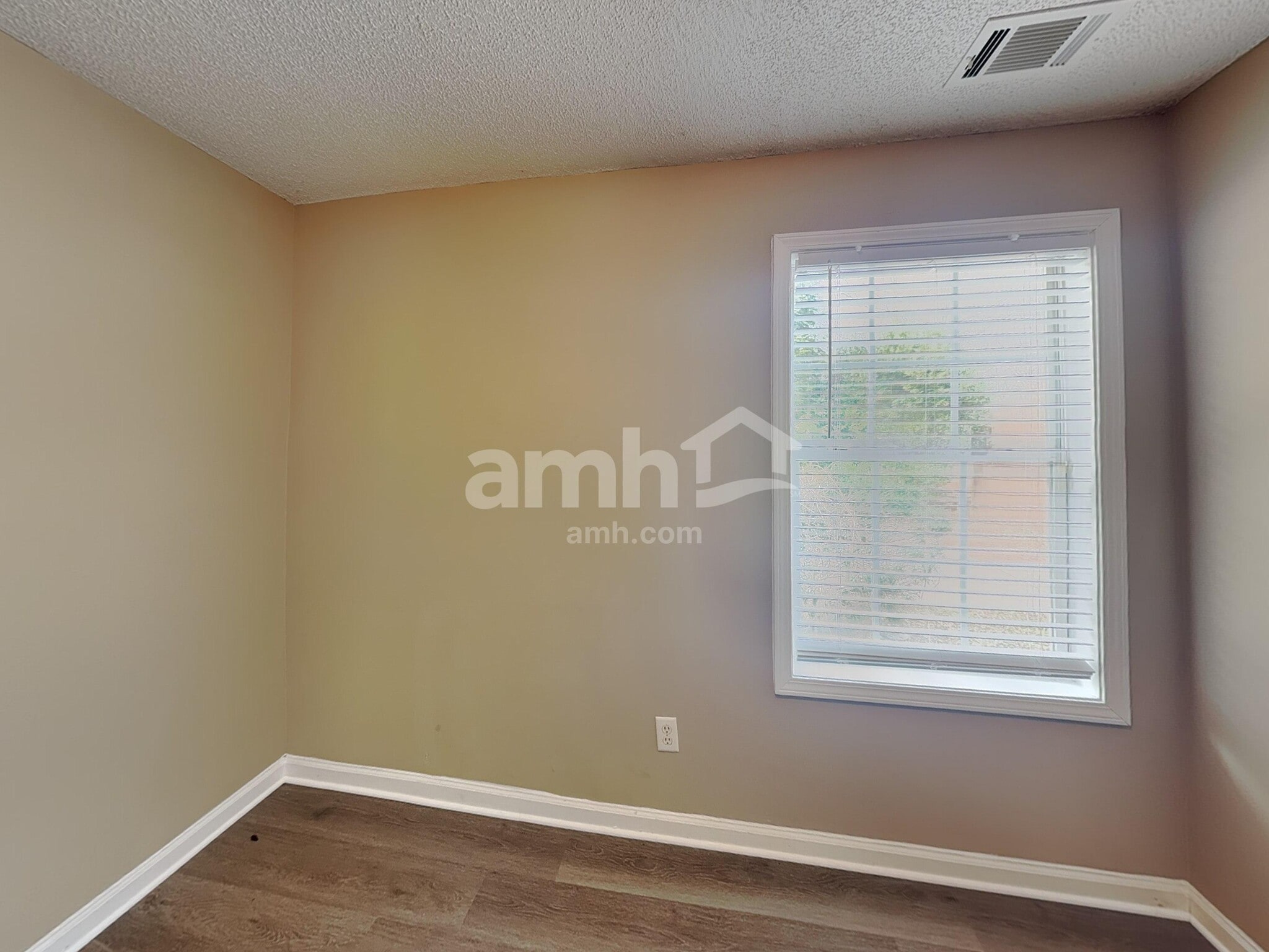 Building Photo - 2075 Reserve Pky